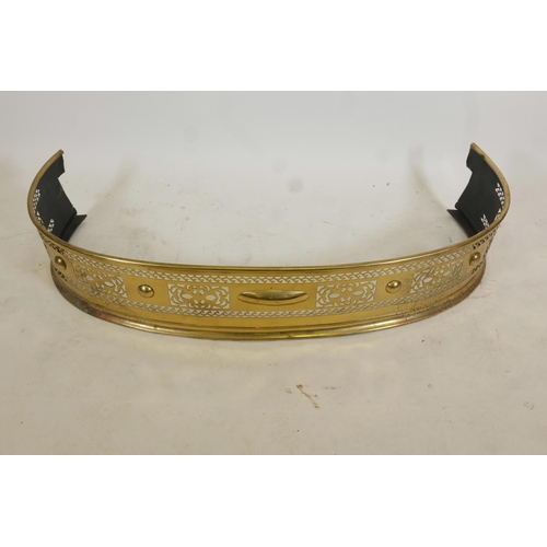 1113 - A Victorian pierced brass bowfronted fire fender, 9