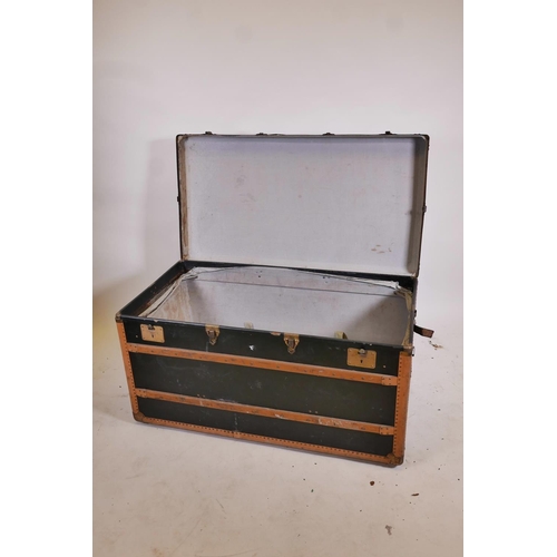 1234 - A vintage wood travelling trunk, with metal strapwork, 44