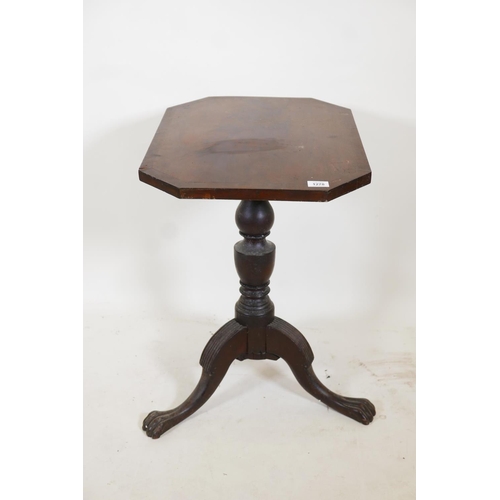 1278 - An American Federal style mahogany tilt top occasional table, with crossbanded top, turned column an... 