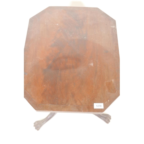 1278 - An American Federal style mahogany tilt top occasional table, with crossbanded top, turned column an... 