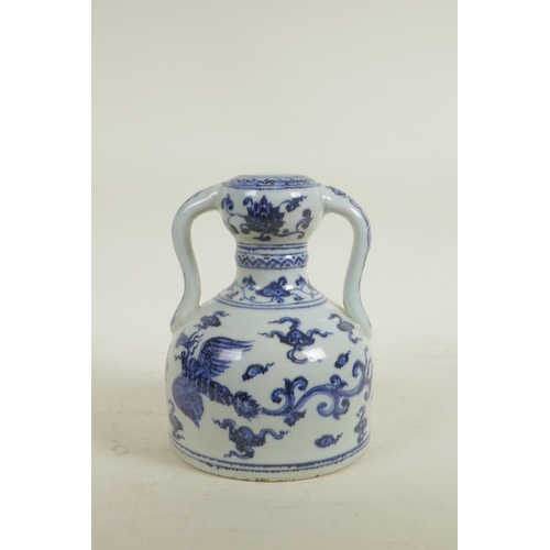 25 - A Chinese blue and white porcelain flask with two handles, decorated with a dragon and phoenix, 4 ch... 