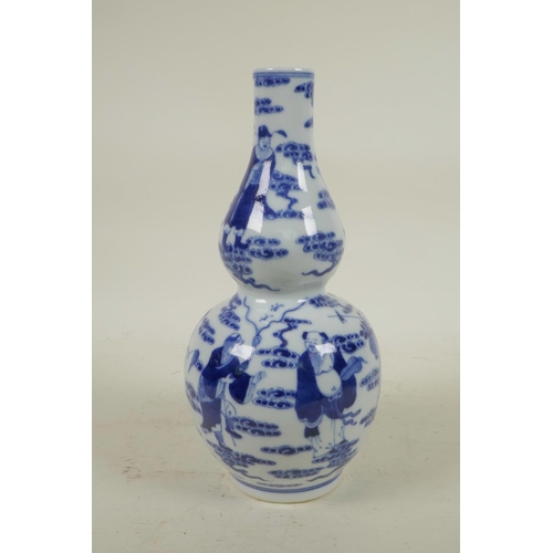 255 - A Chinese blue and white porcelain double gourd vase decorated with the Eight Immortals, 4 character... 