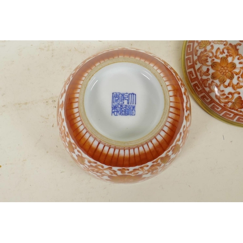 343 - A Chinese red and white porcelain rice bowl and cover with floral decoration highlighted with gilt, ... 