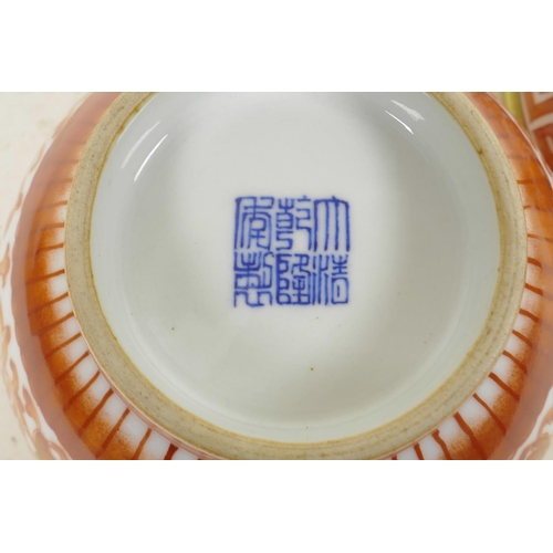 343 - A Chinese red and white porcelain rice bowl and cover with floral decoration highlighted with gilt, ... 