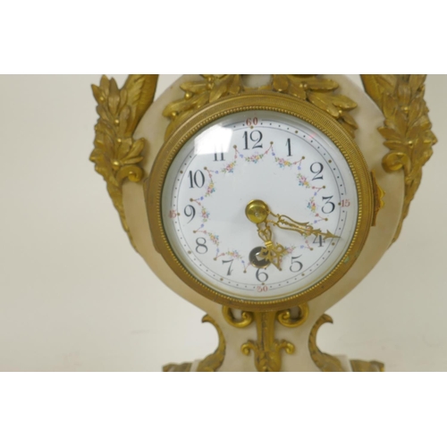 672 - A C19th French ormolu and alabaster boudoir clock, the swept side columns with cockerel head termina... 