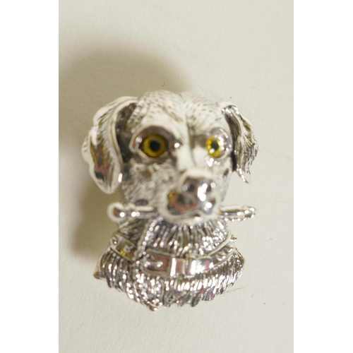 687 - A silver pendant/brooch in the form of a dog's head