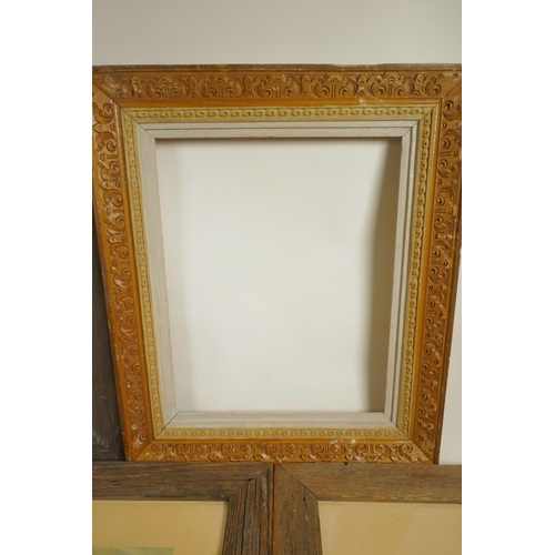 824 - A good carved wood picture frame, aperture 11½