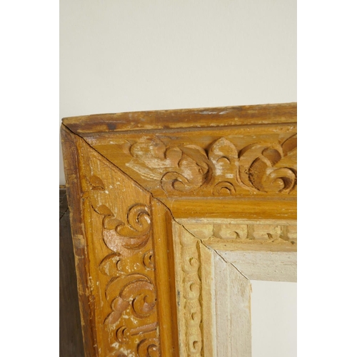 824 - A good carved wood picture frame, aperture 11½