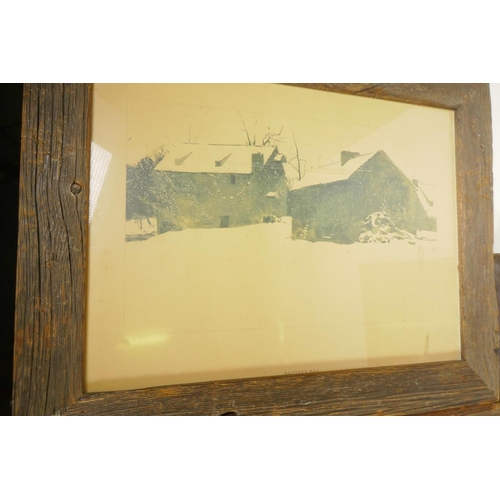 824 - A good carved wood picture frame, aperture 11½