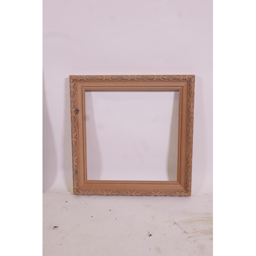 918 - A Continental carved pine frame, 16¼