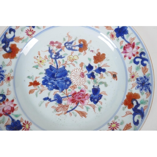 11 - A late C18th/early C19th Chinese famille rose porcelain plate, painted with vases and flowers in bri... 