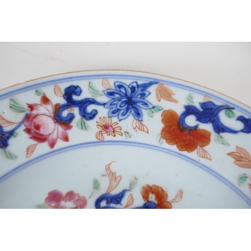 11 - A late C18th/early C19th Chinese famille rose porcelain plate, painted with vases and flowers in bri... 