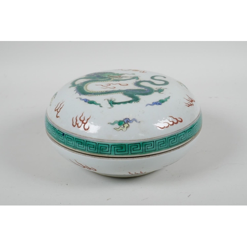 118 - A Chinese famille verte porcelain circular box and cover decorated with a dragon and flaming pearl, ... 