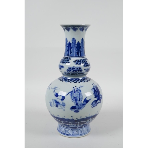 45 - A Chinese blue and white porcelain double gourd vase decorated with the Eight Immortals, 6 character... 