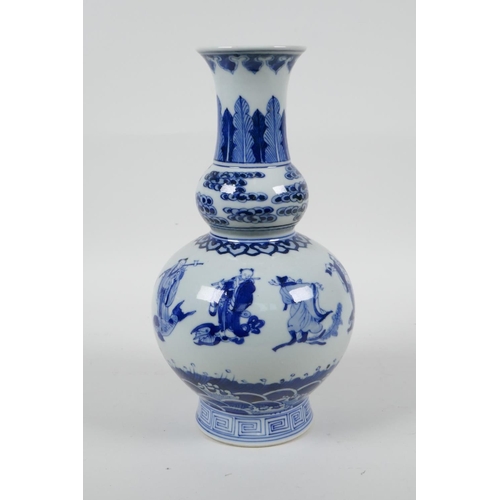 45 - A Chinese blue and white porcelain double gourd vase decorated with the Eight Immortals, 6 character... 