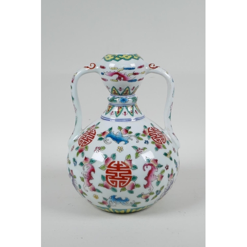 75 - A Chinese famille verte porcelain garlic head shaped flask with two handles, decorated with bats and... 