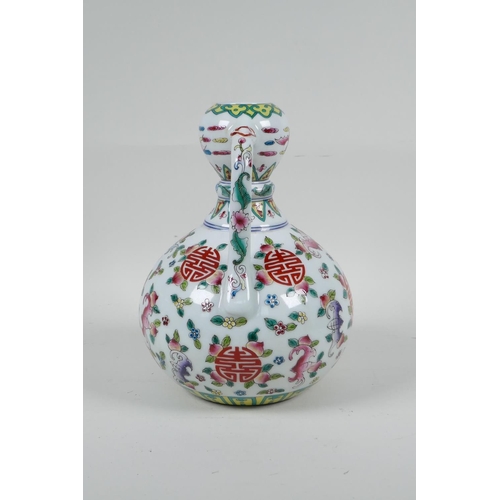 75 - A Chinese famille verte porcelain garlic head shaped flask with two handles, decorated with bats and... 