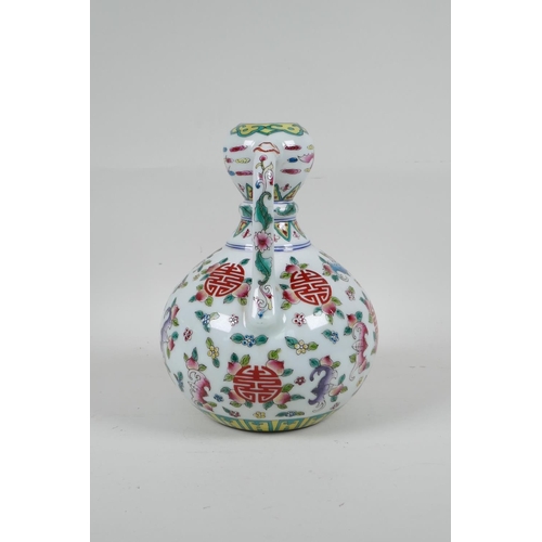 75 - A Chinese famille verte porcelain garlic head shaped flask with two handles, decorated with bats and... 