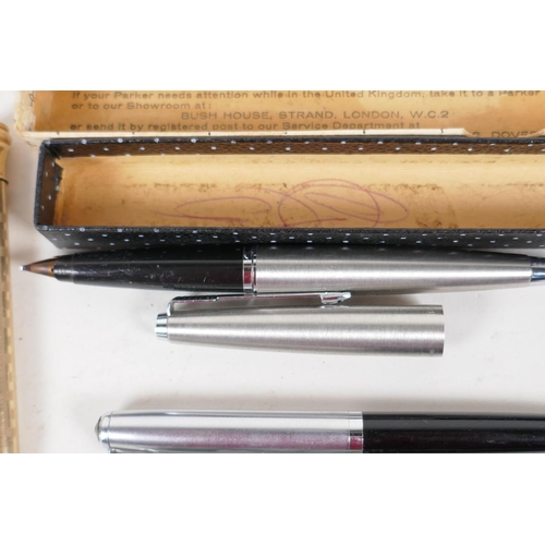 86 - A Parker fountain pen and three Parker ballpoint pens together with four vintage propelling pencils ... 