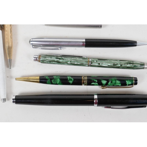 86 - A Parker fountain pen and three Parker ballpoint pens together with four vintage propelling pencils ... 