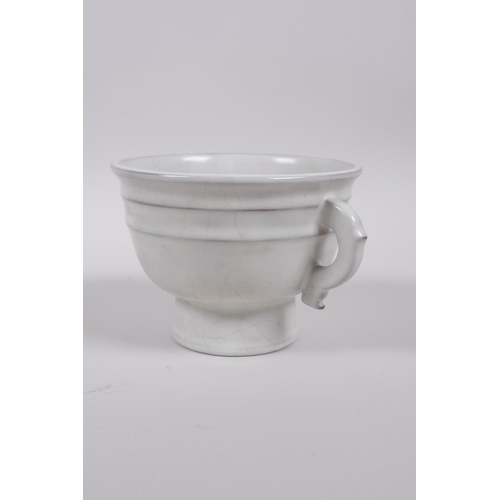 15 - A Chinese Song style cream coloured crackle glazed pottery cup with two handles, 9 character mark to... 