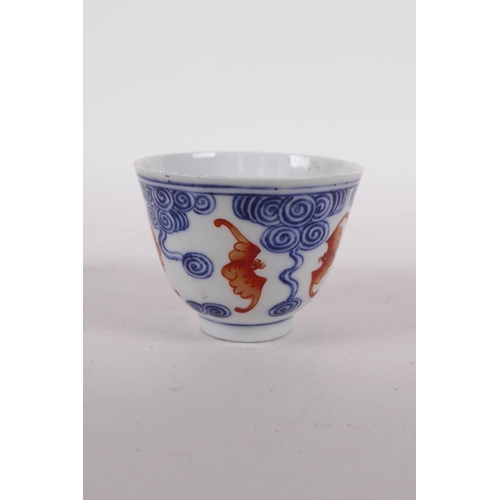 25 - A Chinese blue and white porcelain tea bowl with iron red bat decoration, Quing six character mark t... 