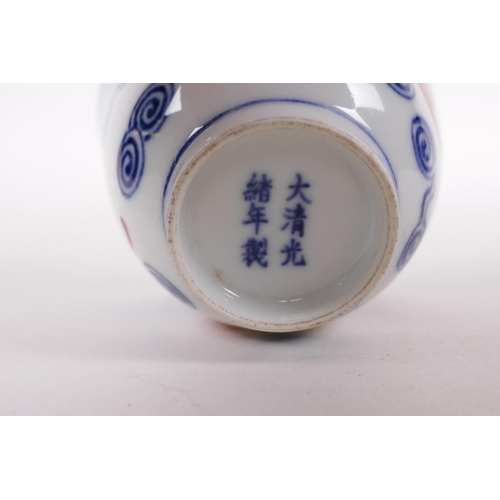 25 - A Chinese blue and white porcelain tea bowl with iron red bat decoration, Quing six character mark t... 