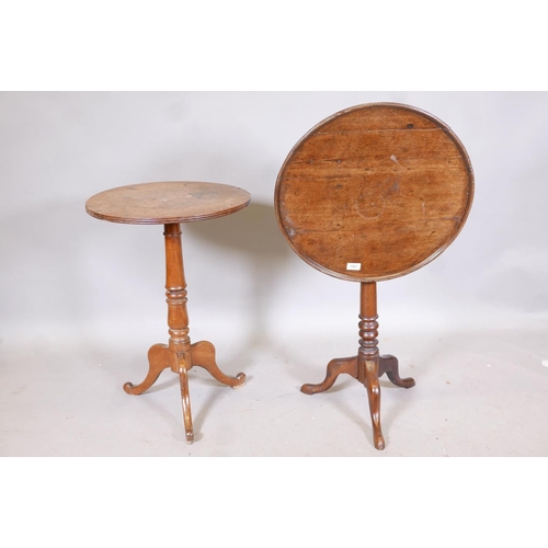 1201 - A Georgian mahogany tilt top table, with dished top, raised on a turned column and tripod supports, ... 