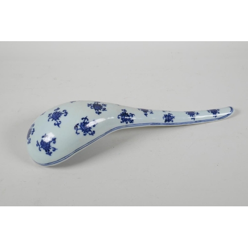 37 - A Chinese blue & white porcelain ladle, with lotus flower decoration to the exterior and all ove... 