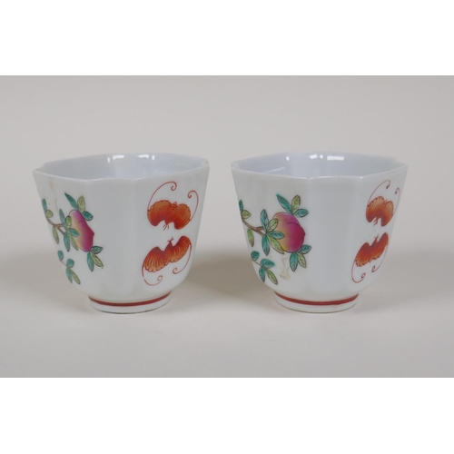 18 - A pair of famille vert enamelled porcelain tea bowls with peach tree decoration, Chinese Guangxu 6 c... 