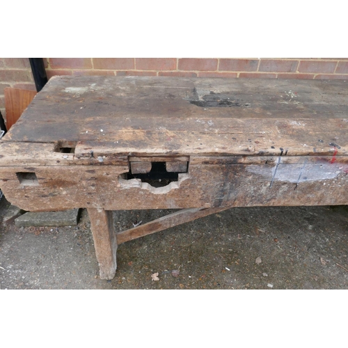 1189 - Antique pine carpenter's workbench with metal vice, 126