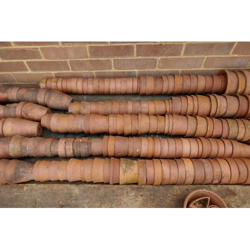 1207 - A large quantity of terracotta plant pots of varying sizes, approx 300, ranging from 7cm to 29cm dia... 