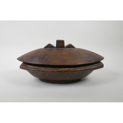 62 - A New Guinea Trobriand Islands carved hardwood container, 34cm x 21cm