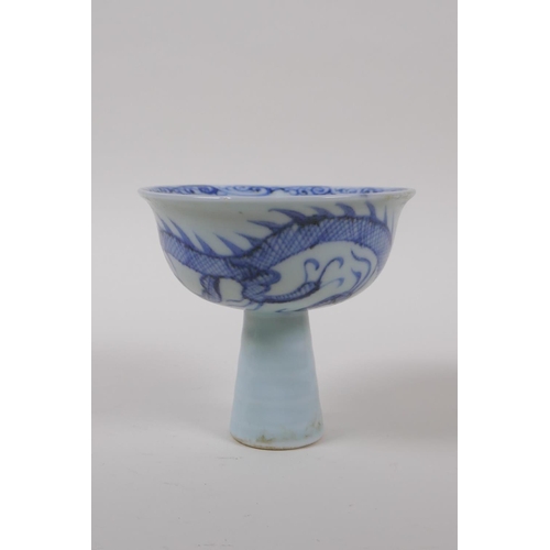 130 - A Chinese blue and white porcelain stem cup with dragon decoration and ribbed stem, 9cm high x 10cm ... 