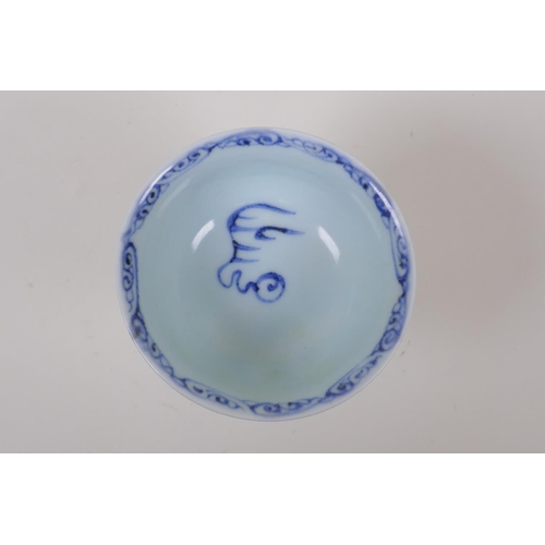 130 - A Chinese blue and white porcelain stem cup with dragon decoration and ribbed stem, 9cm high x 10cm ... 