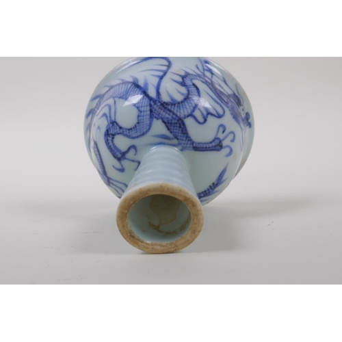 130 - A Chinese blue and white porcelain stem cup with dragon decoration and ribbed stem, 9cm high x 10cm ... 