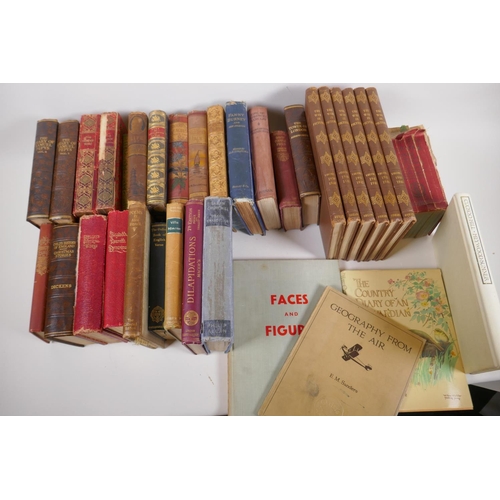 257 - A quantity of vintage books including six volumes The War in Pictures by Odhams, etc