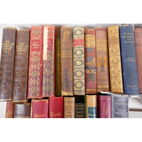 257 - A quantity of vintage books including six volumes The War in Pictures by Odhams, etc