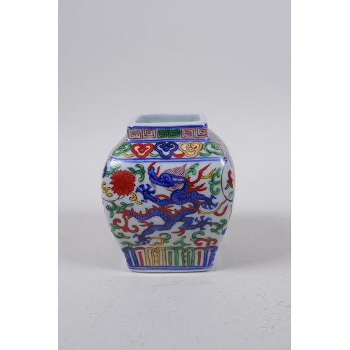 13 - A Wucai porcelain pot with dragon decoration, Chinese Jiajing 6 character mark to base, 10cm high