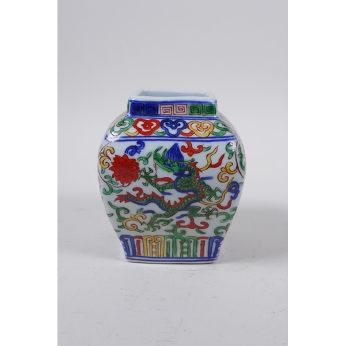 13 - A Wucai porcelain pot with dragon decoration, Chinese Jiajing 6 character mark to base, 10cm high