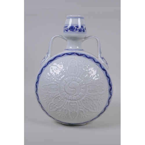 50 - A blue and white porcelain moonflask with two handles and Yin Yang decoration, Chinese Xuande 6 char... 