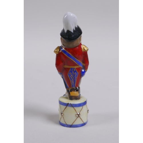 1 - A C19th porcelain pipe stopper/tamper in the form of Arthur Wellesley, 1st Duke of Wellington, AF re... 