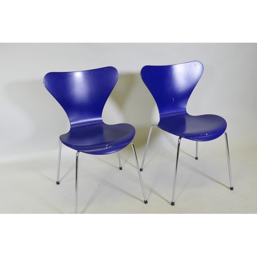 1146 - A pair of Danish Fritz Hansen chairs after Arne Jacobsen, blue painted wood seats and chrome support... 