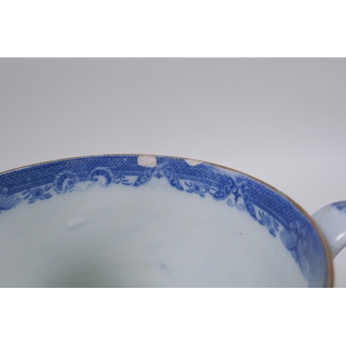 24 - A C19th blue and white pearlware tankard decorated with a Willow style pattern, 13cm high x 13cm dia... 