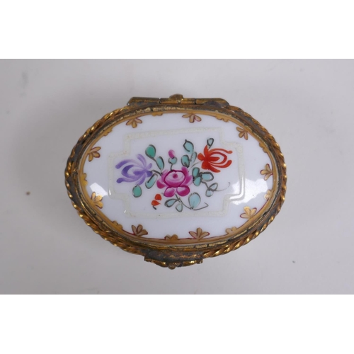 37 - A C19th Chinese export ware porcelain pill/snuff box, with gilt metal mounts and floral decoration, ... 