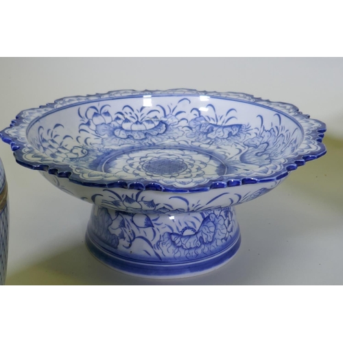 82 - A collection of oriental porcelain with blue and white decoration, including footed bowls, jars and ... 