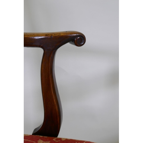 1057 - An C18th Chippendale style walnut chair with pierced splat back, raised on square supports and later... 