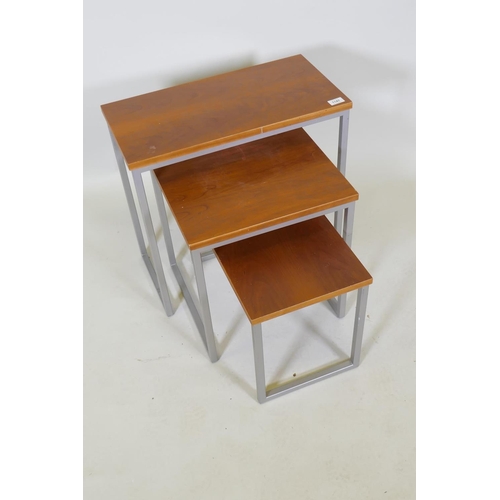 1113 - A contemporary nest of three tables, with veneered tops and metal supports, 57 x 29 x 54cm