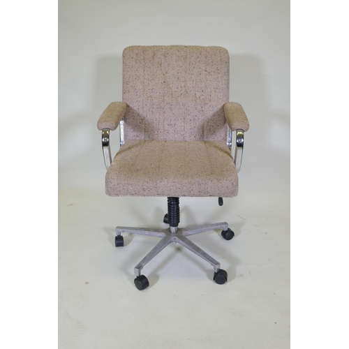 1115 - A retro Nordic Steno swivel office chair