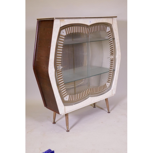 1122 - A retro 1950s Formica display cabinet with sliding glass doors, 102 x 30cm, 112cm high